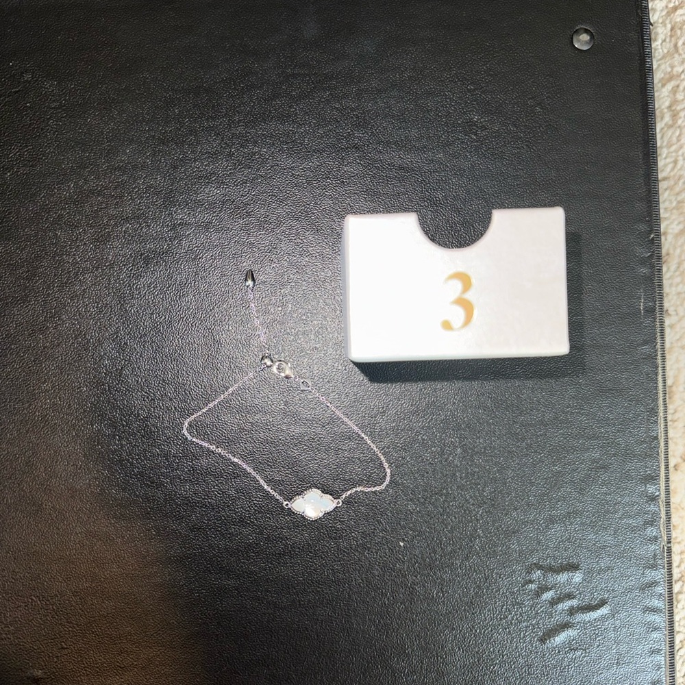 Kendra Scott 2025 12 Days of Joy Silver Box - Picture 5 of 16